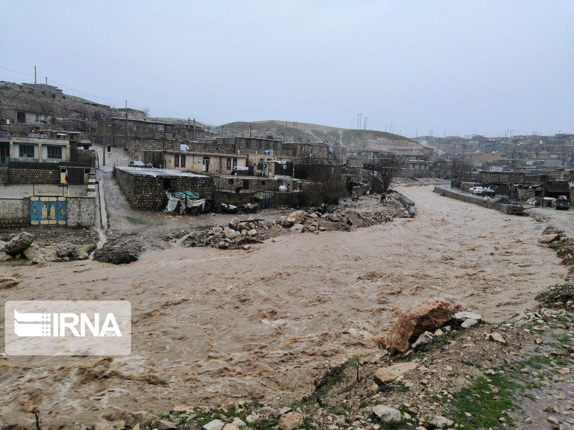 خبرنگاران طغیان خشکه رودها بر اثر بارش بی وقفه باران در ایلام