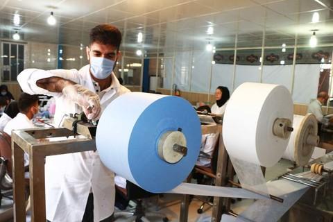 احیاء کارگاه تولیدی غیر فعال برای تولید ماسک ، روزانه بیش از 18 هزار ماسک به همت علوم پزشکی شیراز تولید می شود